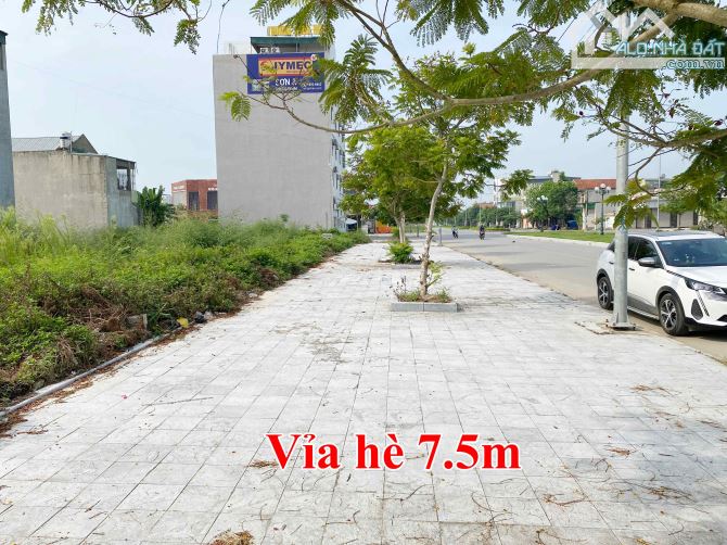 CHÍNH CHỦ NHỜ BÁN GẤP LÔ ĐẤT ĐƯỜNG 43M, CÁCH BIỂN SẦM SƠN 300M, CÁCH CÔNG VIÊN 2KM - 2