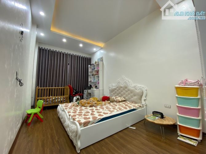 Đại Từ, 40m2, 5 tầng, nhà đẹp, ô tô ngủ trong nhà, nhỉnh 7 tỷ, LH - 3