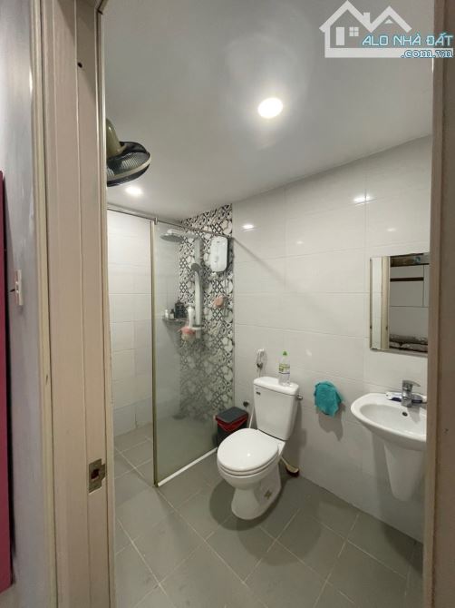 Bán nhanh giá mềm Nhà đường tô hiến thành Quận 10 DT: 6.3mx12m 2 Tầng Giá chỉ 6 Tỷ - 3