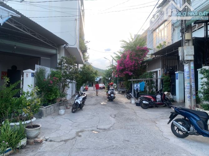 Cần bán gấp lô đất gần biển - Bến Du Thuyền, Hòn Xện, Vĩnh Hoà, Nha Trang. Giá hạ 2 tỷ 100 - 3