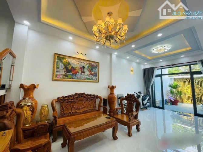 BÁN NHÀ 3 TẦNG SIÊU ĐẸP, MẶT TIỀN ĐƯỜNG, 110M2 CÁCH CHỢ THỦ ĐỨC 1 PHÚT - 3