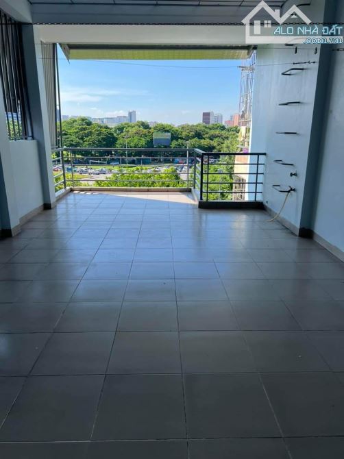 BÁN NHÀ PHÂN LÔ NGUYỄN VĂN HUYÊN CẦU GIẤY DT 75M 5 TẦNG 19.8 TỶ GARA KINH DOANH Ở SƯỚNG