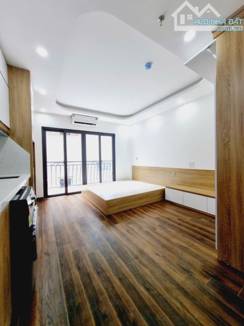 Cho Thuê CCMN 61 Lạc Long Quân Tây Hồ 30m2 Studio Thang Máy Ban Công Giặt Riêng Gần Chợ