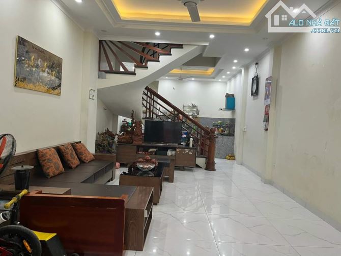 Bán nhà Xuân Phương,  ô tô vào nhà,  ngõ thông,  40m2, 5 tàng,  giá 5,95 tỷ