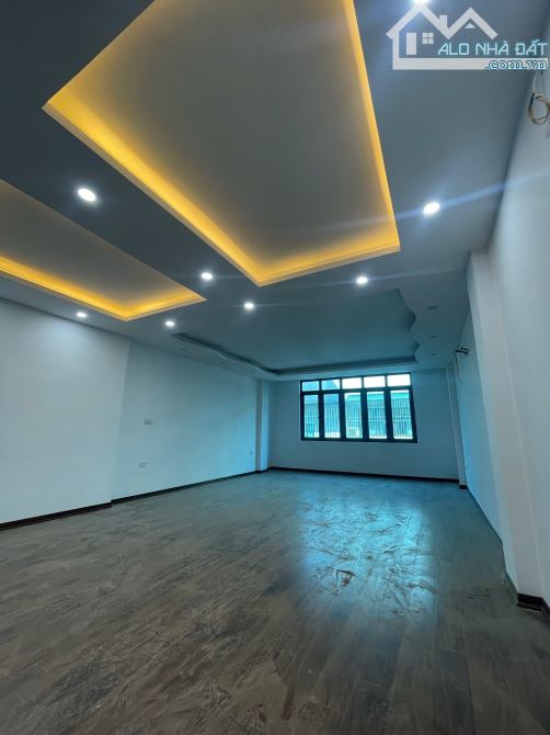 Cần Bán Gấp Nhà Tây Nam 60m2 6 Tầng Thang Máy Thông Sàn MT5m KD.