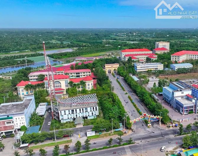 Cho thuê mặt bằng NGANG 20m,Dtsd 1600, Đối Diện Trường Đại Học Nam Cần Thơ