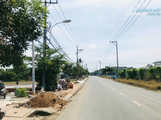 Lô đất full thổ 88m2 mặt tiền đường Hoàng Phan Thái gần chợ Bình Chánh