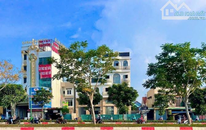 Tòa nhà mặt tiền Phạm Văn Đồng ngay Giga Mall Thủ Đức, DT: 10x18m, Hầm 6 Tầng, 35 Tỷ