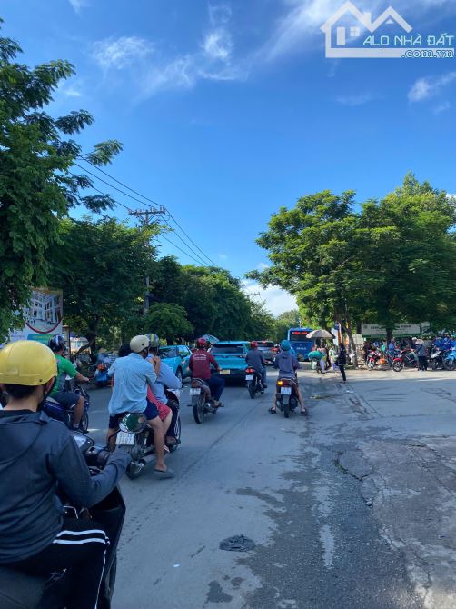 Ngay Bv Lê Văn Thịnh, Cát Lái , Q2, Bán Nhà  80m2, HXH Thông - 1