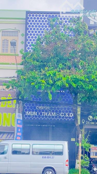 Cho thuê nhà 3 tầng mặt tiền Hùng Vương kế Vincom 22 triệu - 1