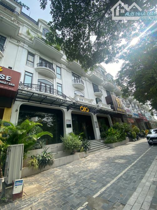 Cho thuê Shophouse mặt phố Tôn Thất Thuyết, Cầu Giấy. DT 120m X 6 nổi 1 hầm, mt 6m. Giá 80 - 1