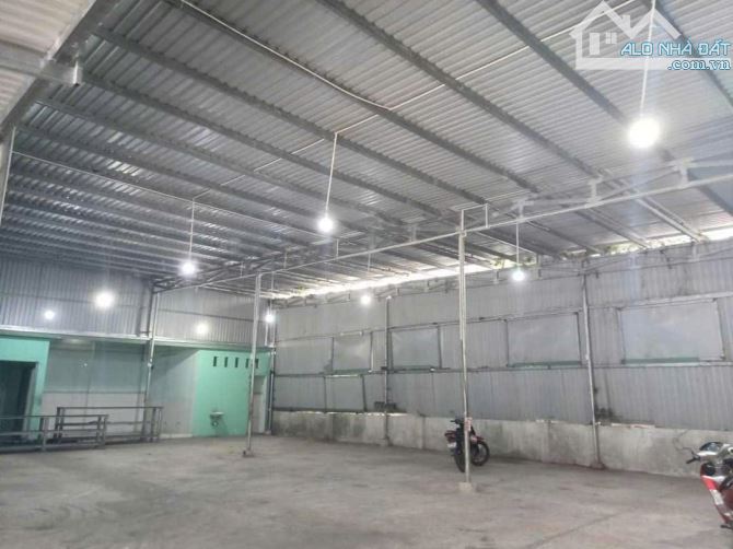 CHO THUÊ KHO XƯỞNG 400M2 GIÁ 20 TRIỆU MẶT TIỀN BÀ ĐIỂM HÓC MON - 2