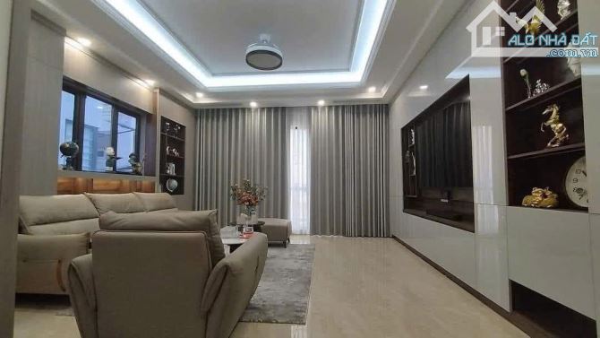 Bán nhà phân lô Kim ĐỒng, ViEW HỒ, 41m x 5 tầng chỉ hơn 9 tỷ, lô góc, ô tô vào nhà - 2