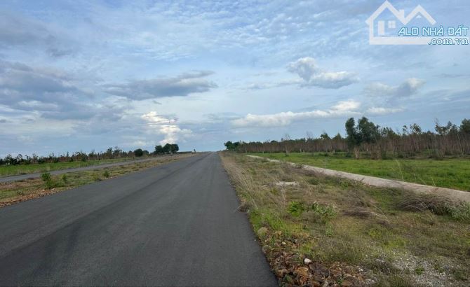 Đại Hạ Giá-Đất ngã 4 vòng xoay,2 mặt tiền 719B-Tiến Thành-Phan Thiết-DT 30.800m2 - 2