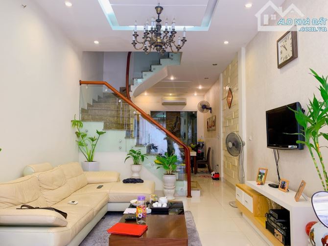 🏠🏠🏠 HÀNG HIẾM CẦU GIẤY - 1 NHÀ RA ĐƯỜNG CẦU GIẤY - 52M2 - 7 CHỖ QUA NHÀ - NHÀ ĐẸP Ở NGA - 3