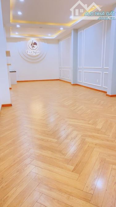 Cho thuê nhà 3 tầng mặt tiền Hùng Vương kế Vincom 22 triệu - 3