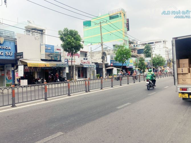 Bán Nhà Mặt Tiền Số: 917 Quang Trung, Phường 14, Quận Gò Vấp. DT: 188m2. Giá: 28 Tỷ - 3