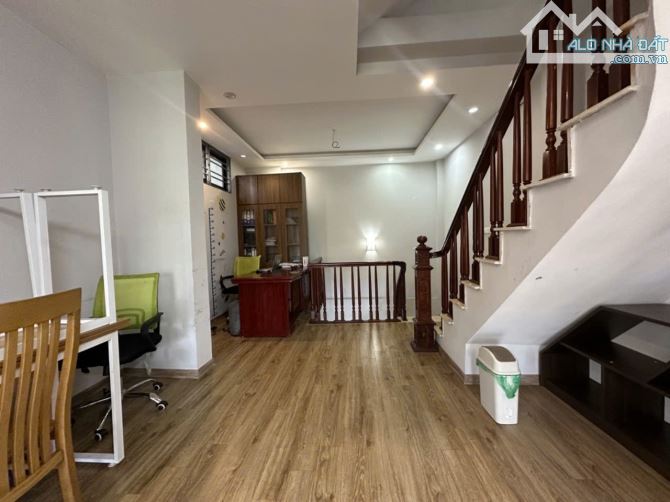 BÁN NHÀ GIÁP BÁT, Ô TÔ ĐỖ CỬA, LÔ GÓC HAI THOÁNG, VIEW HỒ, DT36m/5T GIÁ 9,6 TỶ - 3