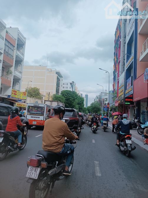 Khuôn đất xây Building - MT Nguyễn Trãi, Q.1 - 850m2 - 590 Tỷ - 4