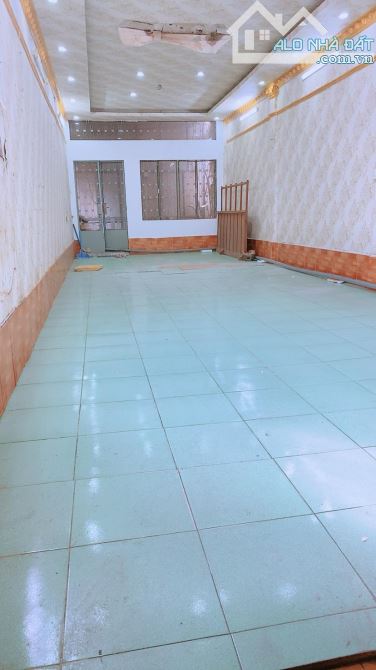 Cho thuê nhà 3 tầng mặt tiền Hùng Vương kế Vincom 22 triệu - 5