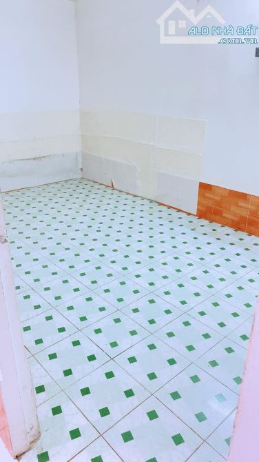 Cho thuê nhà 3 tầng mặt tiền Hùng Vương kế Vincom 22 triệu - 8