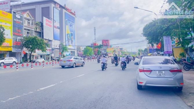 Cho thuê nhà 3 tầng mặt tiền Hùng Vương kế Vincom 22 triệu - 9