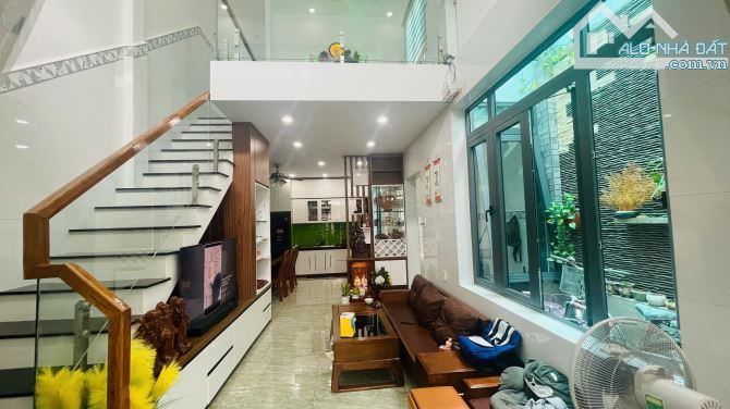 BÁN NHÀ TRONG TIẾC NUỐI, NHÀ RẤT ĐẸP GIÁ RẺ NẰM GIỮA 2 KDT LỚN NHA TRANG