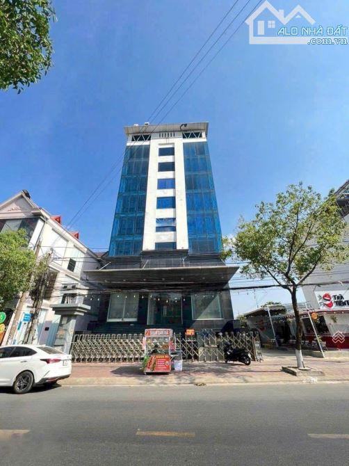 bán gấp MT Mai Thị Lựu, P. Tân Định, Q1 Dt: 5,5x26m, hợp đồng thuê 110tr, giá bán 45 tỷ.