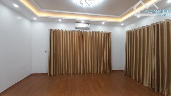 Bán nhà Thái Thịnh: Nhà đẹp, giá rẻ: 73m2; mặt tiền 4,7m; giá 6,5 tỷ