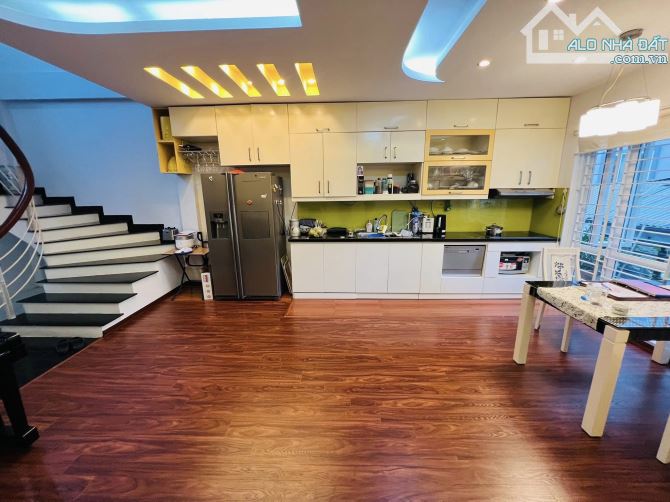 Bán nhà mặt phố Lê Văn Hưu, diện tích 80m2, 55.5 tỷ, vỉa hè đường ô tô 2 chiều, kinh doanh