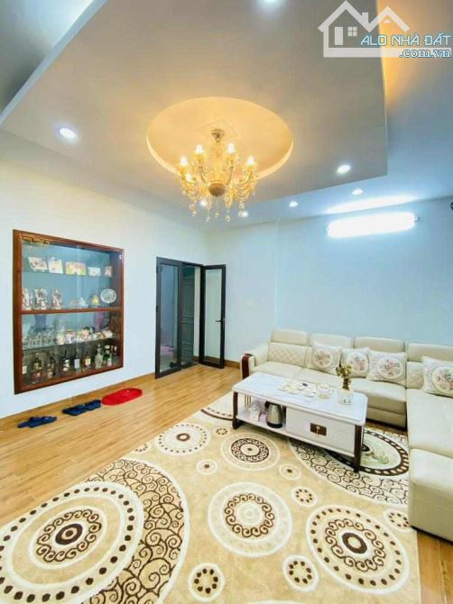 Bán nhà Ngọc Thụy 40m2 giá nhỉnh 5 tỷ nhà 4 tầng sổ đỏ đẹp.