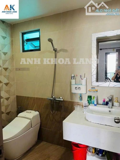 Nhà đẹp 3 tầng - Hẻm 6m ngay sát Đình Phong Phú - 83m2 ngang 6,3m vuông vức, hoàn công chu - 1