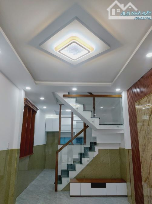 Nhà 1 trệt 1 lầu, 70m2 , gần chân cầu Tham Lương, giá rẻ 1ty830 - 2