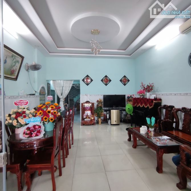 Bán nhà Mặt tiền Trung Chánh Hóc Môn, 98m2, 2 tầng chỉ 4.8 tỷ thương lượng. - 3