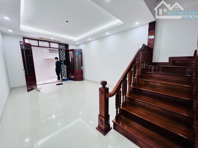 BÁN NHÀ XUÂN THUỶ - 4T X 53M2 VỊ TRÍ TRUNG TÂM CẦU GIẤY - Ô TÔ ĐỖ GẦN 9.45 TỶ - 5