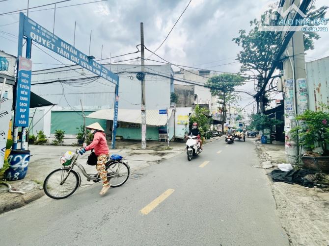 Nhà đẹp ở ngay 33m2, 2 Tầng, Hẻm xe hơi thông, Sát Aeon Mall. - 8