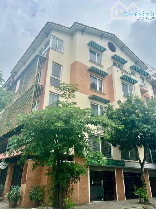 Bán toà nhà Thạch Bàn, 180m 6 tầng,Lô góc, Thang Máy, Tải tránh giá 42 tỉ