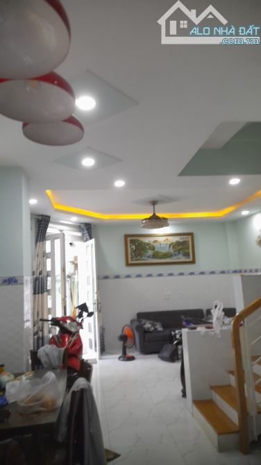 Thanh lý nhà rẻ tại An Lạc - Bình Tân 2 lầu, 3PN, 42M2 mà giá có 3 tỷ.