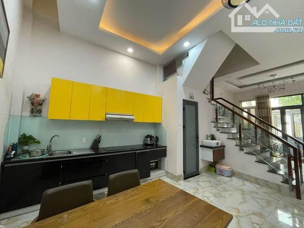 Nhà 2 tầng tại Nguyễn Văn Luông,Q6.DT:50m2. Giá: 2tỷ390. Sổ riêng,full nội thất.