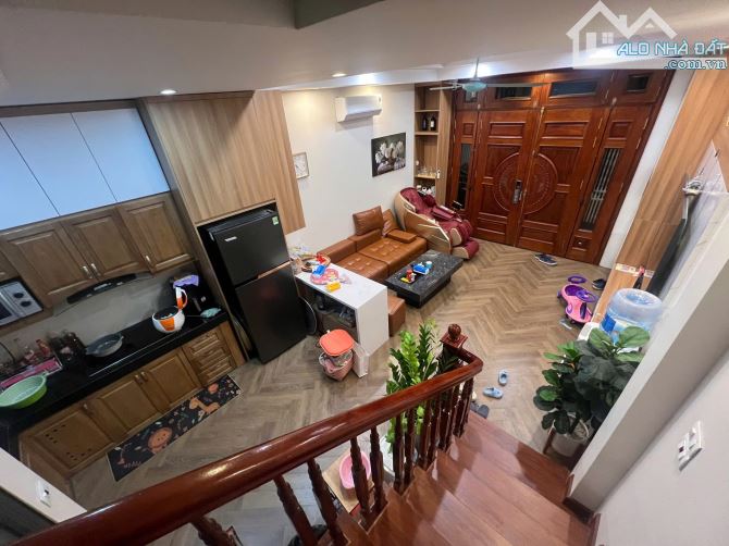 HIẾM! Nhà 4 tầng Dân xây Giang Biên, full nội thất, gần ô tô, 31m2, MT 4.2m, giá hơn 5 tỷ - 2