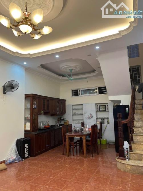 Đẹp hiếm!! Nhà tự xây mặt ngõ Trường Chinh, 20m ra Phố, ngõ rộng 2.5m, 42m2. Giá 6.75 tỷ - 4