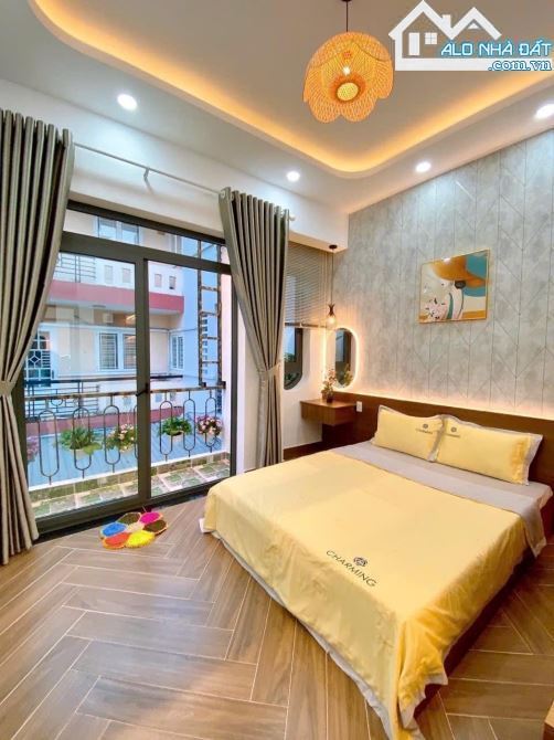 Siêu phẩm nhà 70m2-4 tầng ngay chợ Phạm Văn Hai. Giá chỉ 4tỷ120. Đang cho thuê 35tr/tháng - 5