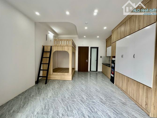 Cho Thuê CCMN Ngõ 1160 Đường Láng Đống Đa 30m2 Gác Xép Ban Công Full Nội Thất Thang Máy