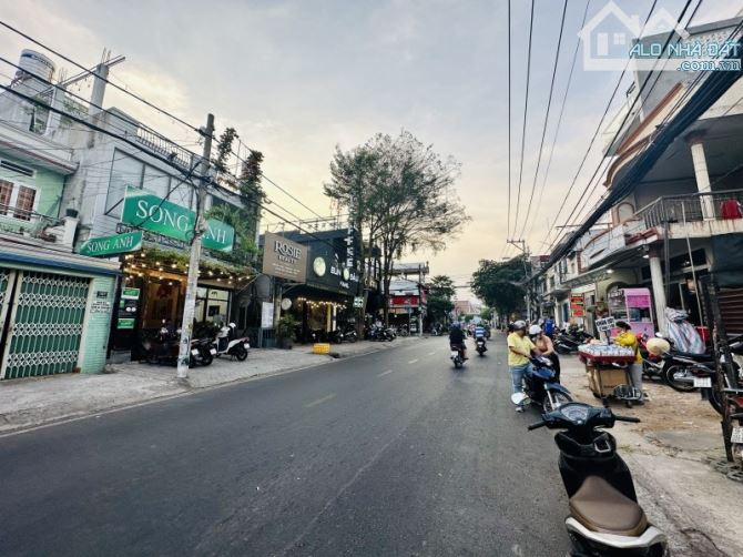 Gấp bán nhà Kha Vạn Cân, Thủ Đức, dt 400m2, giá 19 tỷ, ô tô đỗ cổng.