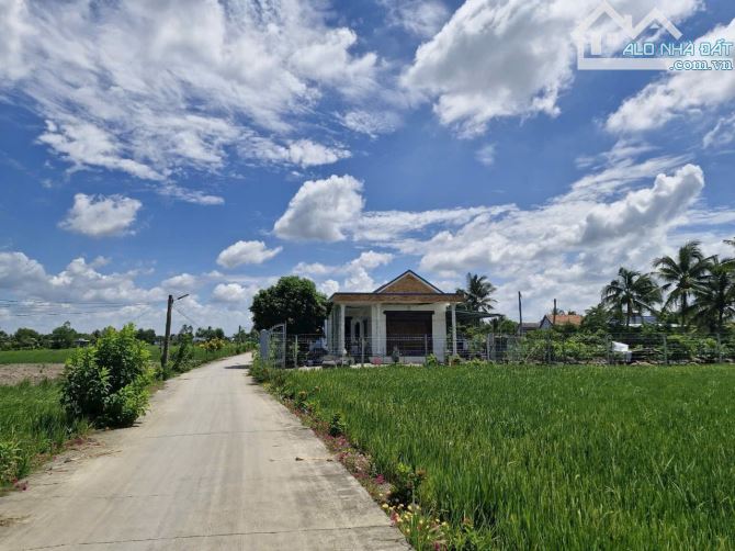 Cần bán 5 lô full thổ mặt tiền đường xe hơi, khu đông dân cư, SHR, giá siêu rẻ chỉ 5tr/m2