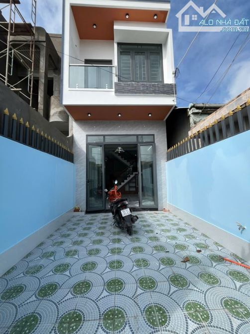 Chỉ Cần 550tr Nhận Ngay Nhà 1 trệt 1 Lầu Sổ Riêng Thổ Cư 100%, Gần Chợ Thạnh Phú - 1