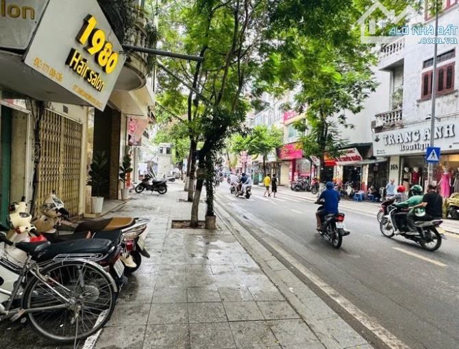 Bán nhà Đội Cấn, Ba Đình - 100m², 5 tầng, MT 8.3m, view vườn cây xanh - 1