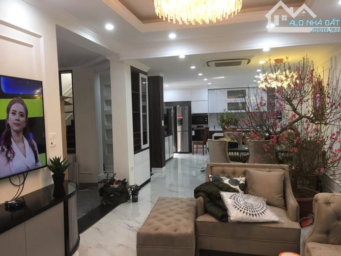 Bán nhà liền kề phân lô vỉa hè ở ngõ 67 Phùng Khoang, 70m2, 15.5 tỷ - 1