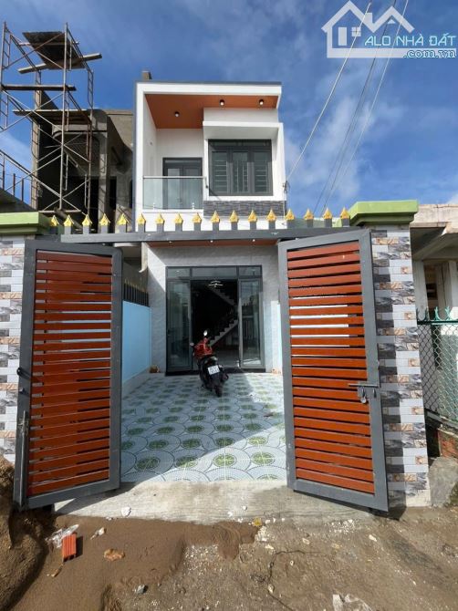 Chỉ Cần 550tr Nhận Ngay Nhà 1 trệt 1 Lầu Sổ Riêng Thổ Cư 100%, Gần Chợ Thạnh Phú - 2