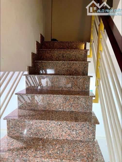 Ban nha Mã Lò, Bình Trị Đông A, Bình Tân.  Dt 56m2 - 4 x 14 - 3 tầng.  Giá 4.99 Tỷ TL.   + - 2